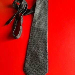 IV Front silk tie